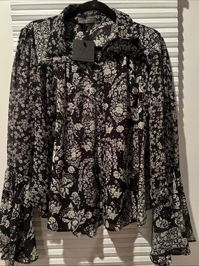 Dress Forum Black and White Floral Button-Up Blouse